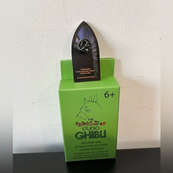 Loungefly Studio Ghibli Stained Glass of Spirited Away No Face Portrait Pin - Picture 3 of 11